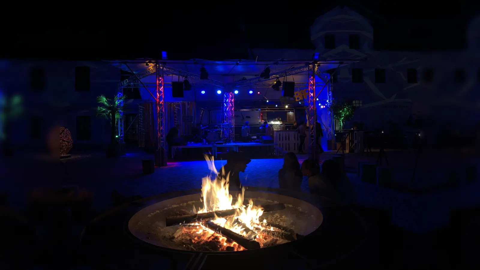 Das alte kino hat grünes Licht für sein Sommerfestival im Klosterbauhof bekommen. Bis 1. August eröffnet der Biergarten im Klosterbauhof.  (Foto: VA)