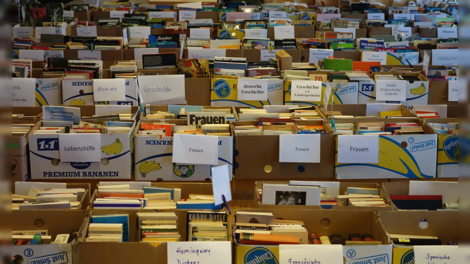 Eine riesige Auswahl an Büchern wartet beim Bücherflohmarkt von St. Philippus. (Foto: St. Philippus)