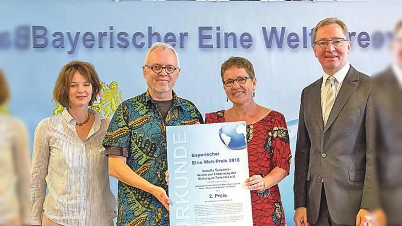 Von links: Vivien Führ, Edwin Busl, Christl Busl und Ministerialdirigent Michael Hinterdobler. (Foto: oh)