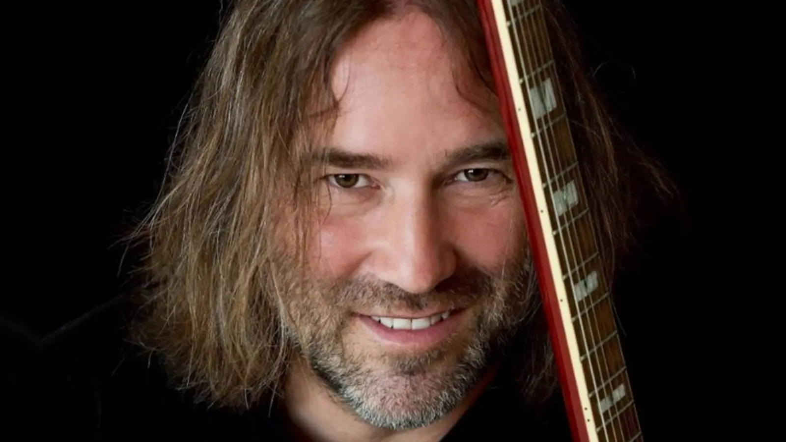 Roland Hefter gibt ein Konzert im Moosacher Kultur- und Bürgerhaus Pelkovenschlössl. (Foto: Marcella Merk)