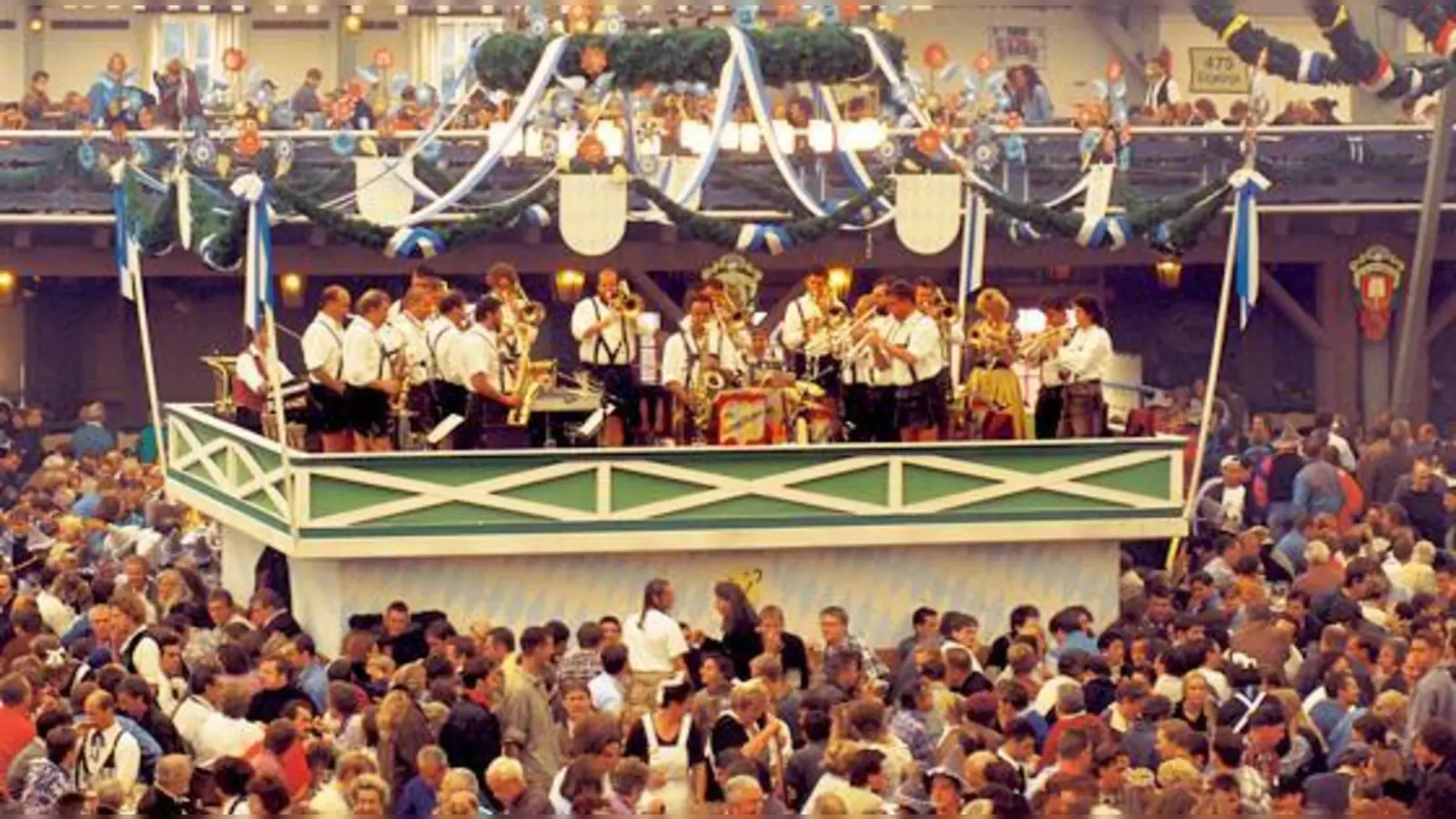 Samstag beginnt das Münchner Oktoberfest  inklusive der üblichen Bierzeltgaudi. Und wie  textsicher sind Sie bei den Wiesn-Hits? 	 (Foto: München Tourismus/P. Schnizler)