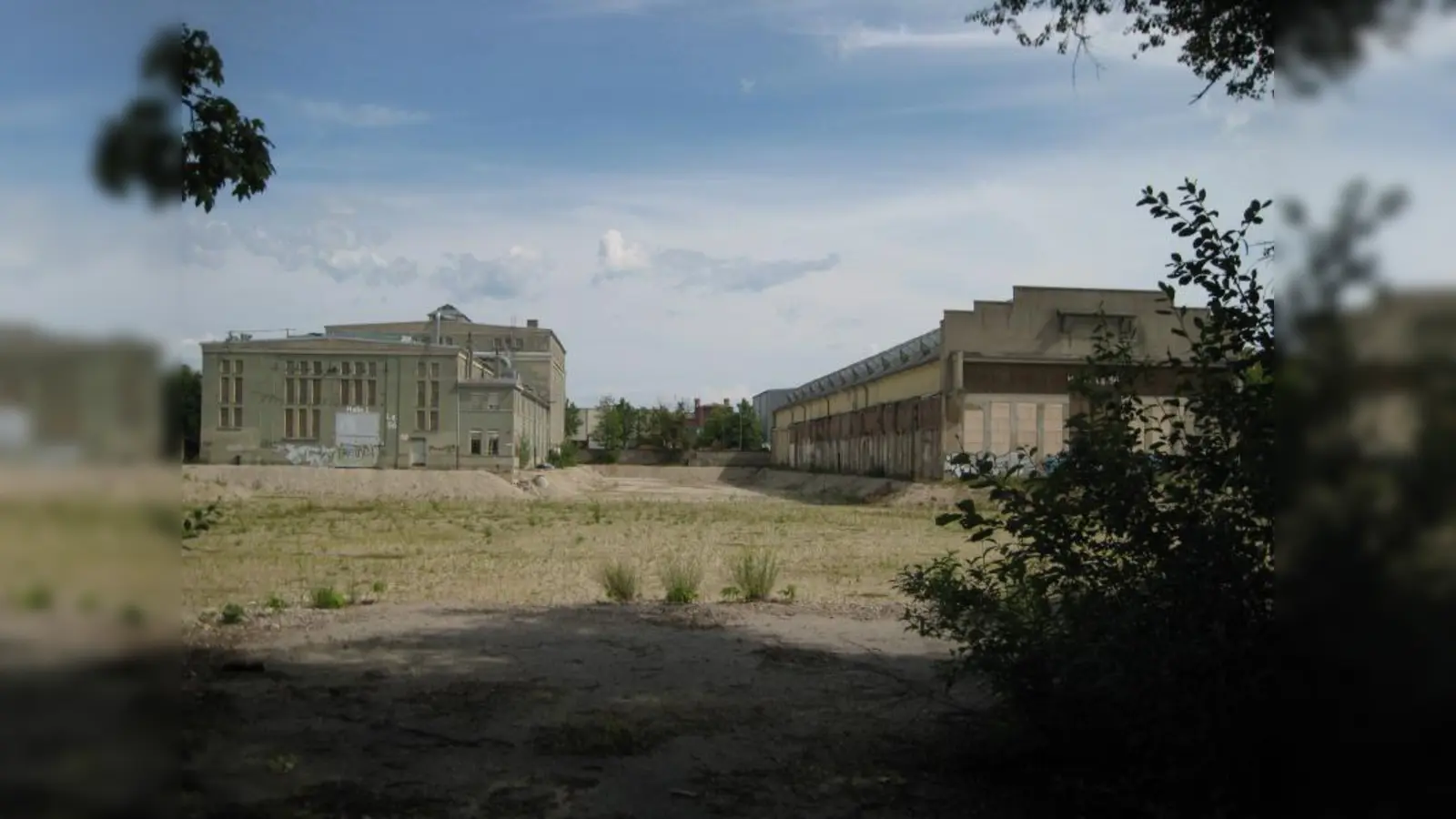 Baudenkmäler, die in das Kreativquartier integriert werden sollen: Die Jutier- und die Tonnenhalle (Foto: Kulturreferat)