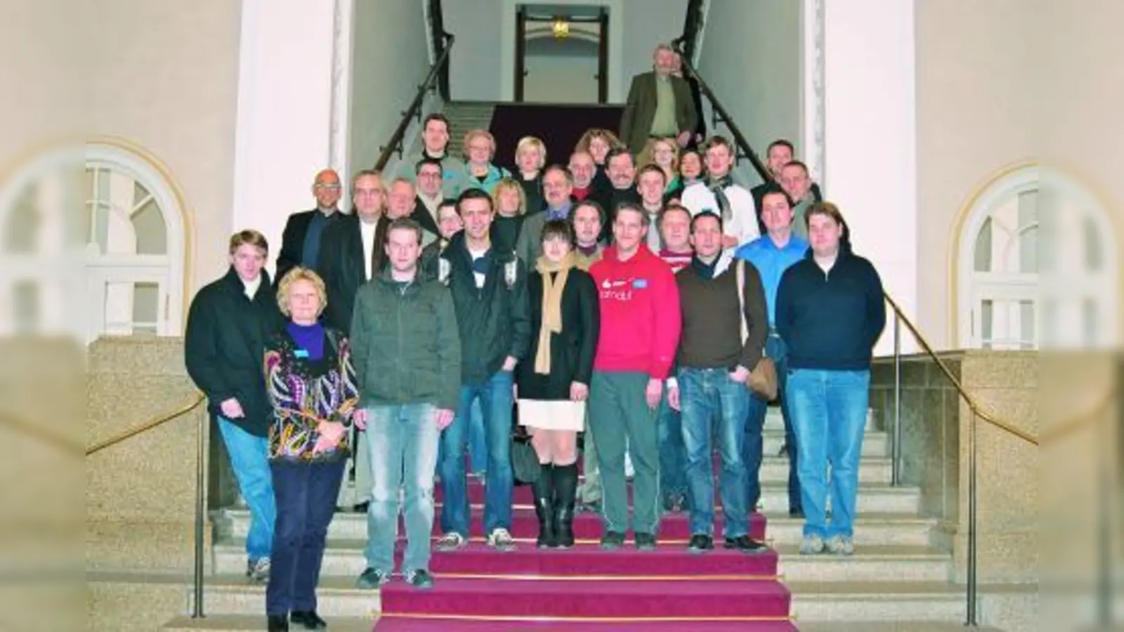 Die Neumitglieder der SPD München und der Jusos München haben auf Einladung von Florian Ritter den Landtag besichtigt. (Foto: pi)