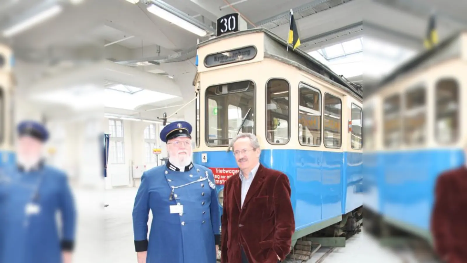 Der Gründer und Ehrenvorsitzende der Freunde des Münchner Trambahnmuseums, Bernd Helbig, zusammen mit OB Christian Ude bei der Eröffnung des Museums im Oktober 2007.  (Foto: Aktion Münchner Fahrgäste)