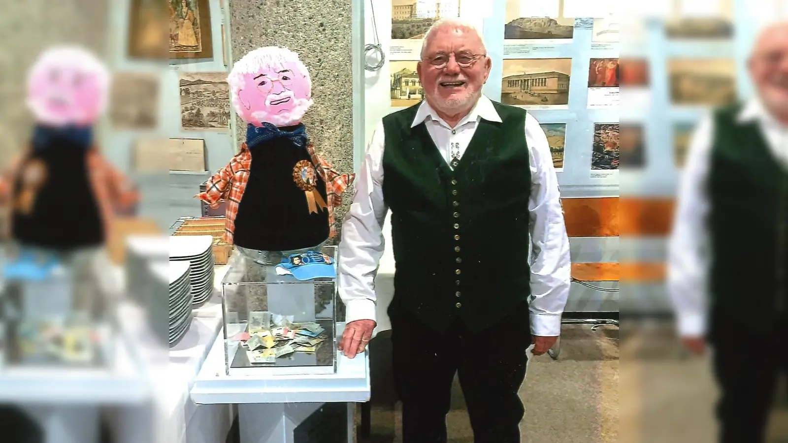 Der langjährige Gemeinderat Dietrich Wax (hier bei einer Spendenaktion für das König Otto-Museum) wurde jetzt für sein langjähriges Engagement für die Gemeinde mit der Bürgermedaille ausgezeichnet. (Foto: Gemeinde Ottobrunn)