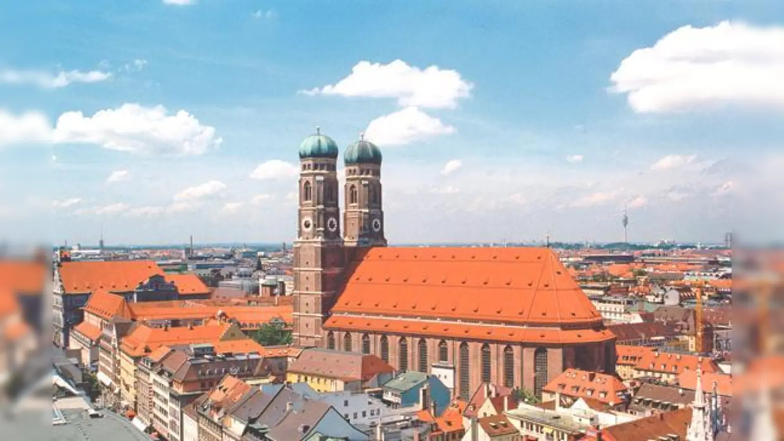 Wachen über München, die Türme der Frauenkirche, die von einer Stiftung unterhalten wird. 	 (Foto: Metropolitan- und Pfarrkirchenstiftung »Zu unserer Lieben Frau«)