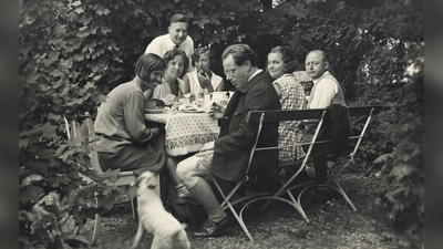 Fotografische Erinnerungen an eine unbeschwerte Zeit sind in der Ausstellung „Der Garten” zu sehen. (Foto: Peter Meyer)