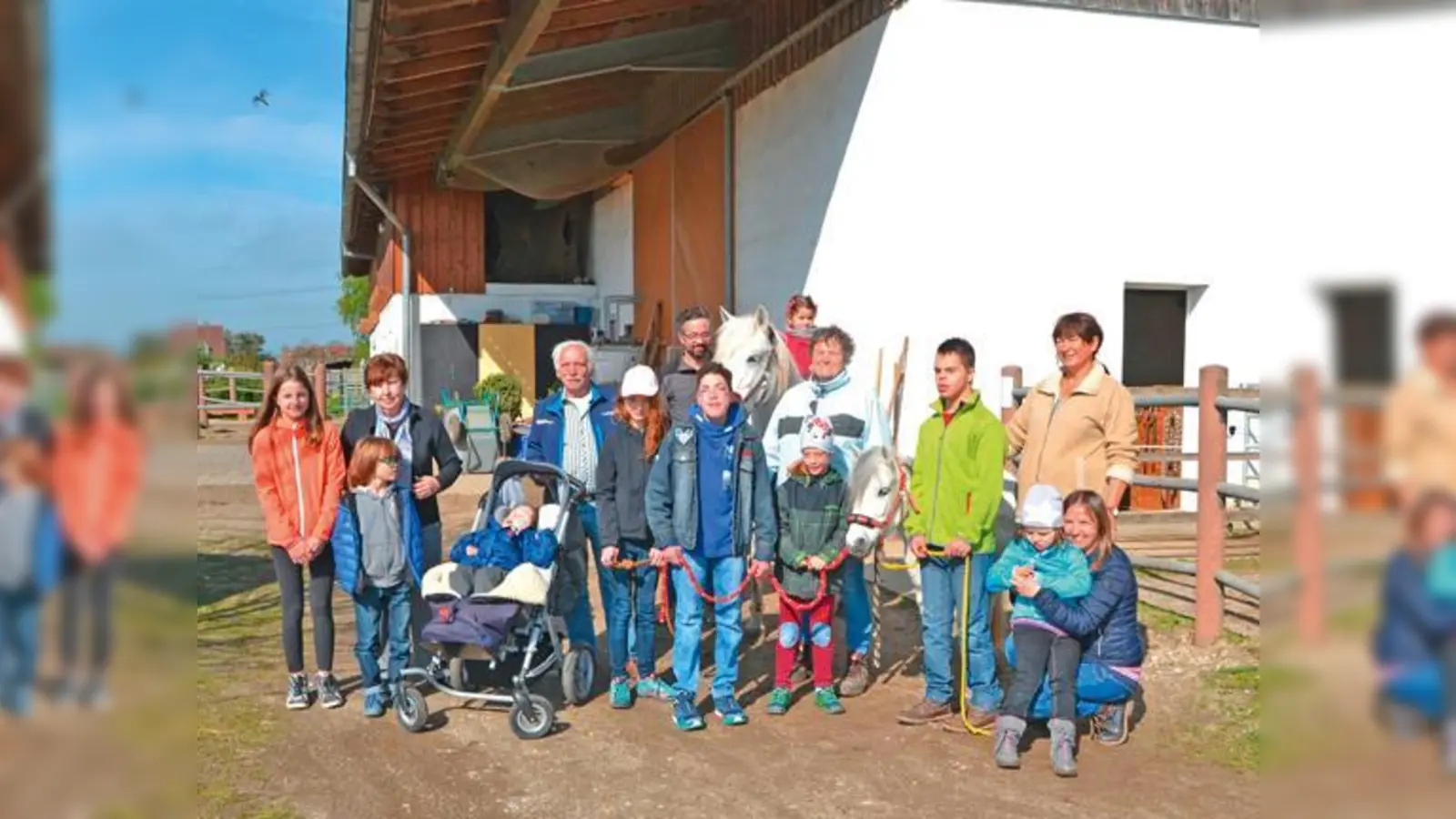 Auf dem  (Foto: Vorsitzende Brigitte Scholle, Melitta Roth, Reittherapeutin Cornelia Kallwitz und  Beisitzer Otto Kolm.)