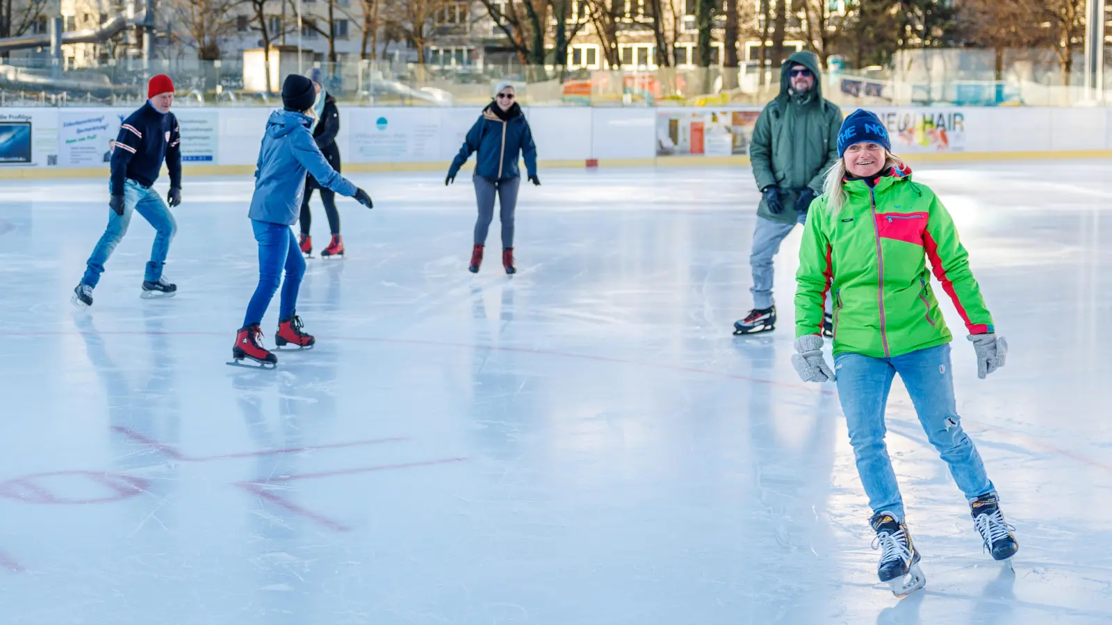 Zum kommenden Wochenende lädt das Prinzregentenstadion wieder zum Eislaufen ein. (Foto: Stefan Obermeier/SWM)