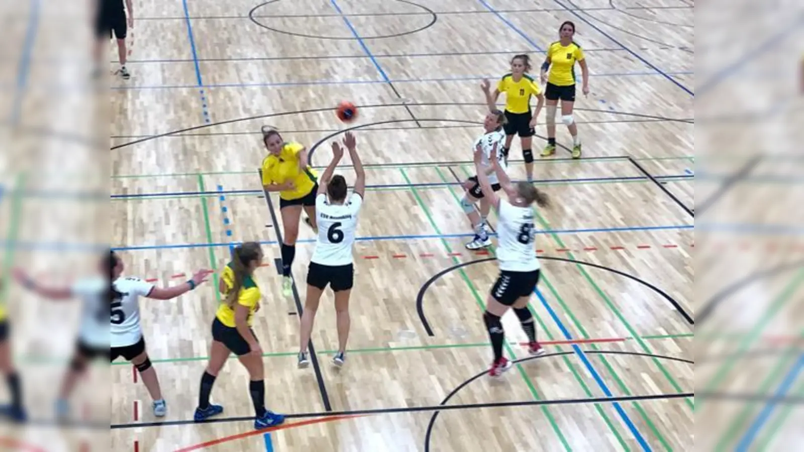Gute Dynamik im Angriff zeigten die Schwabinger Handballerinnen.  (Foto: MTSV Schwabing)