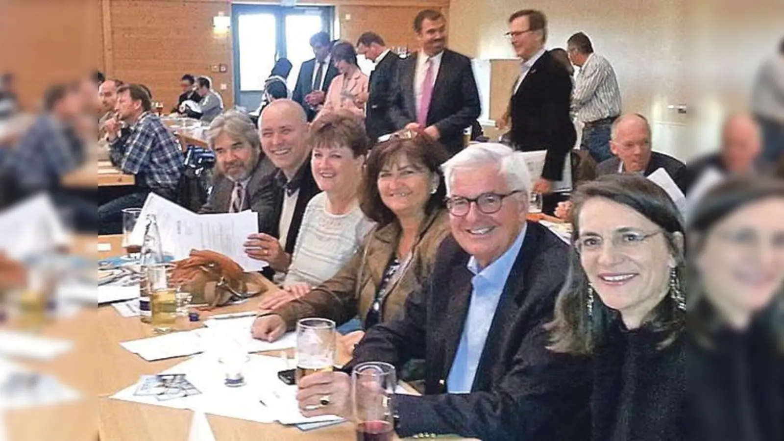 Ortsvorsitzender der Haarer CSU Dr. Dietrich Keymer mit seinen Delegierten Kollegen Christian Doerr, Susanne Böhm, Andrea Weber, Klaus Hoffmann und Petra Börnigen.	 (Foto: privat)