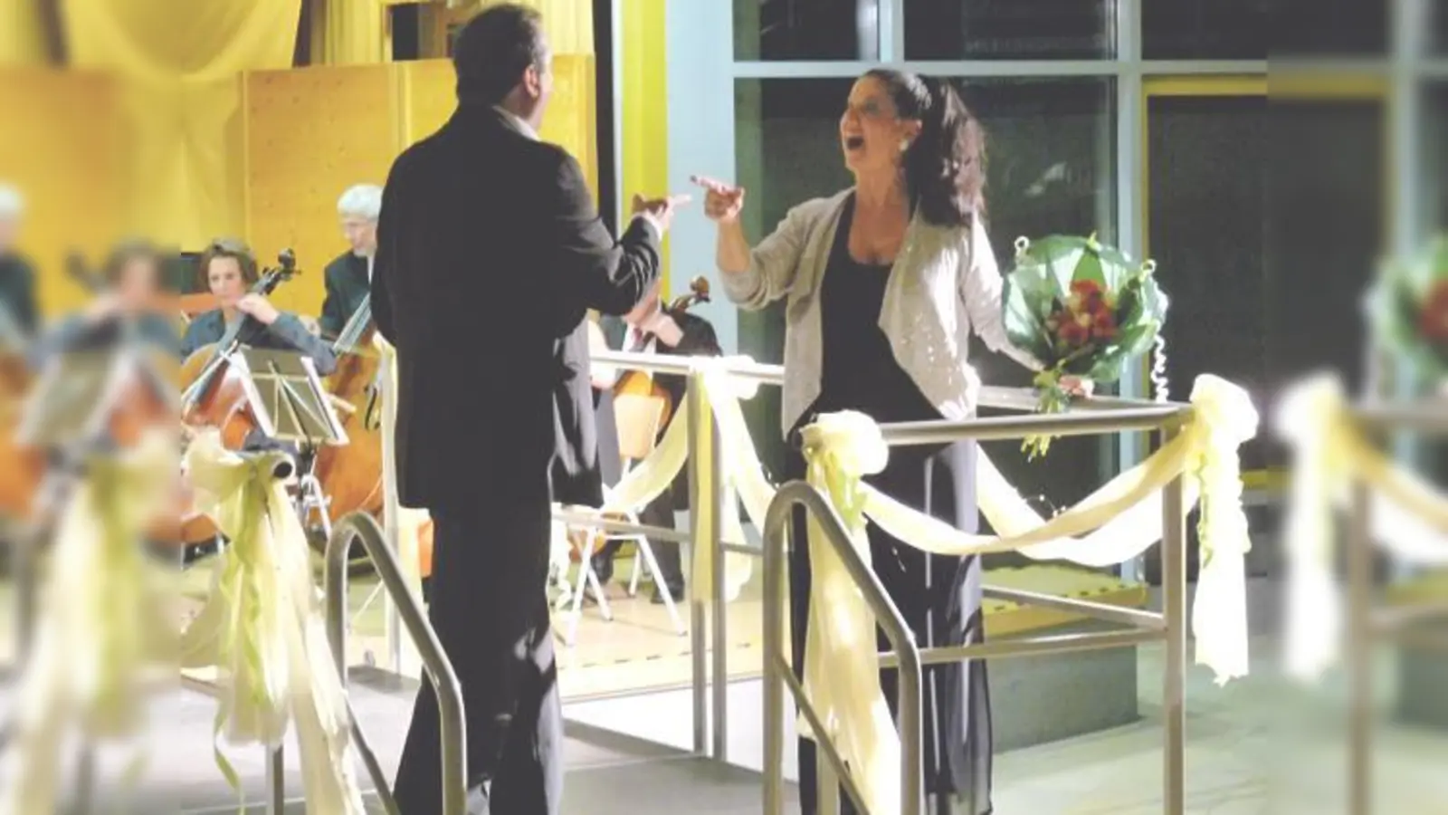 Barbara Sauter und Richard Wiedl bringen die  »Oprettenträume« auf die Poinger Bühne.	 (Foto: VA)