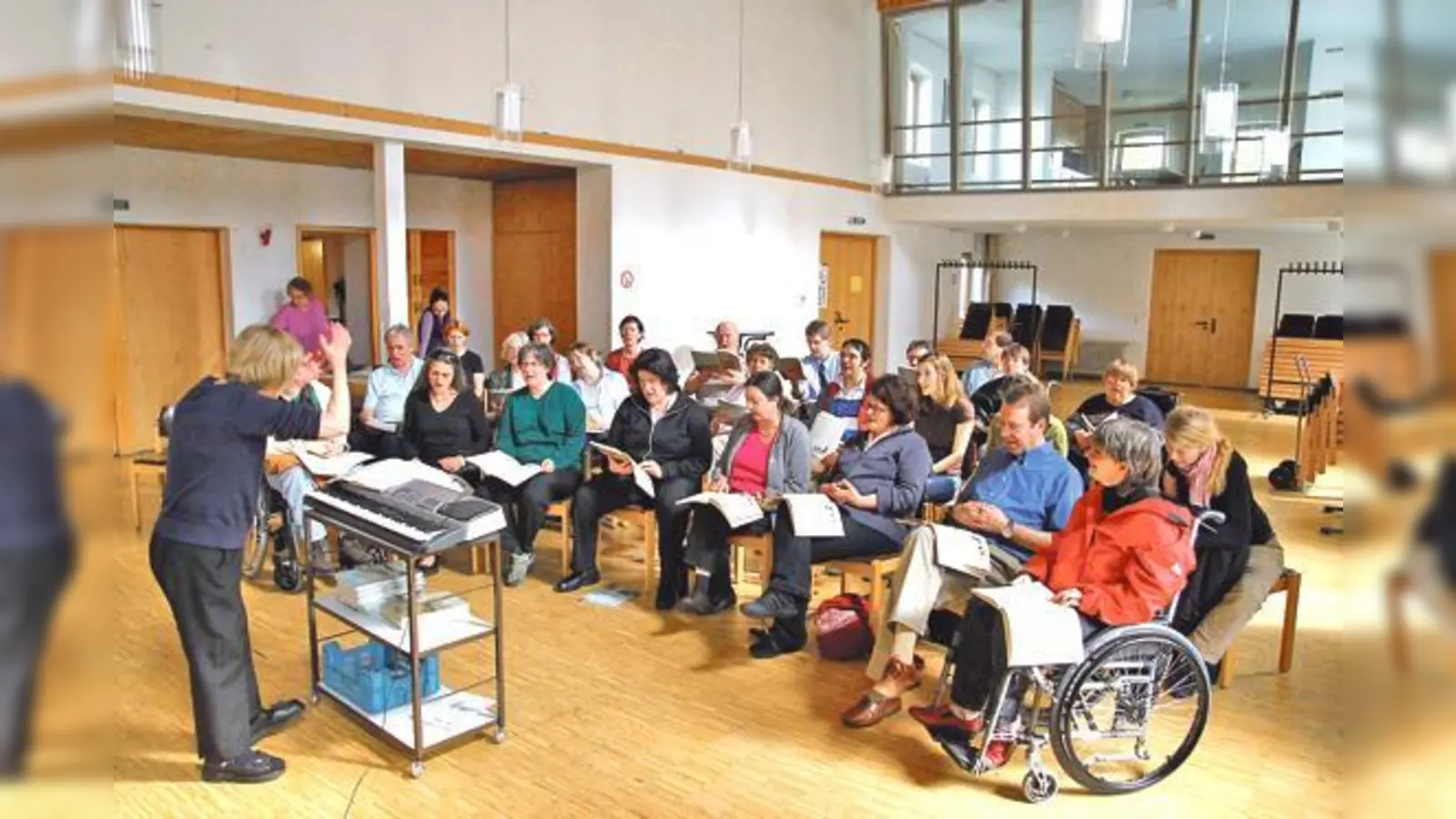 Singen ohne Barrieren: Einen etwas anderen Chor für Menschen mit und ohne Behinderung leitet Dorothea Leberfinger.	 (Foto: privat)
