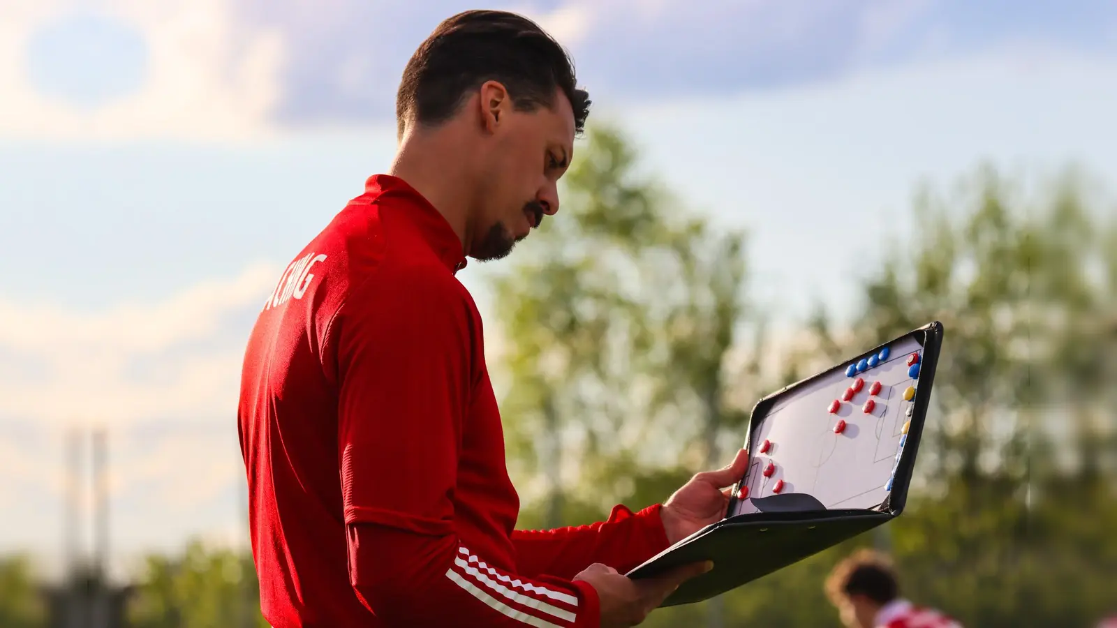Sandro Wagner wurde zur Saison 2021/22 Cheftrainer der SpVgg Unterhaching. Im Sommer verlässt der Ex-Profi den Verein. (Foto: Verein)