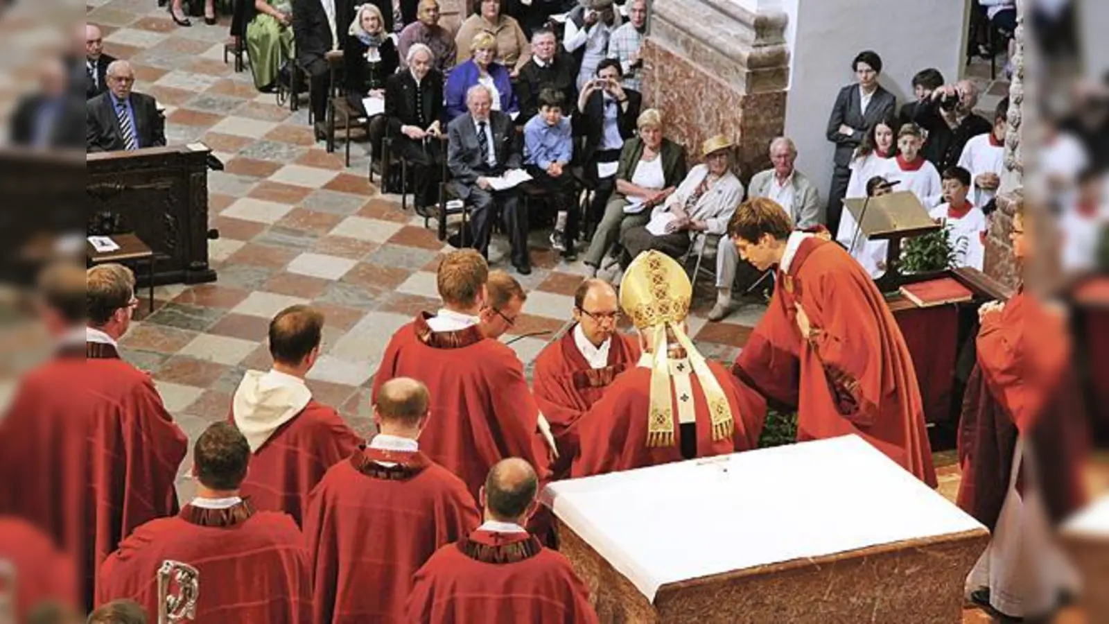 Anton Hagl war vor dem Patrozinium im Freisinger Dom zum Priester geweiht worden.	 (F.: Pfarrverband)