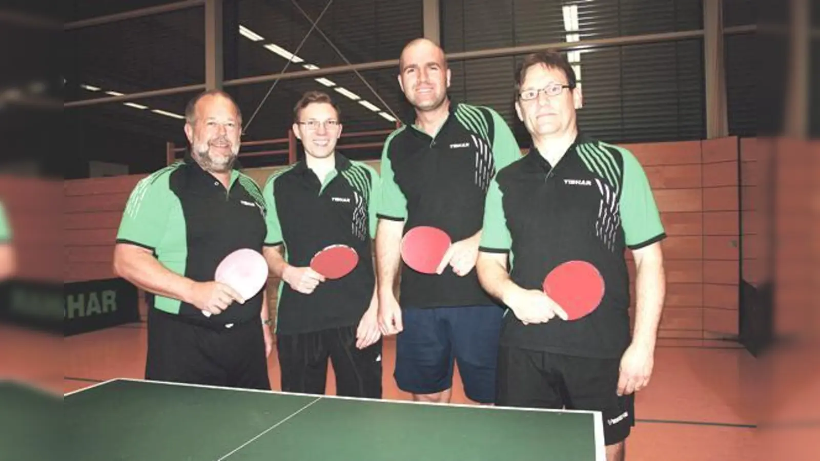 Sie haben den Aufstieg geschafft: Gerhard Wimmer, Sebastian Steger, Fitim  Kackini und Enver Laka (von links) vom Verein »Freunde des Tischtennis Hartmannshofen 1987«.	 (Foto: ws)