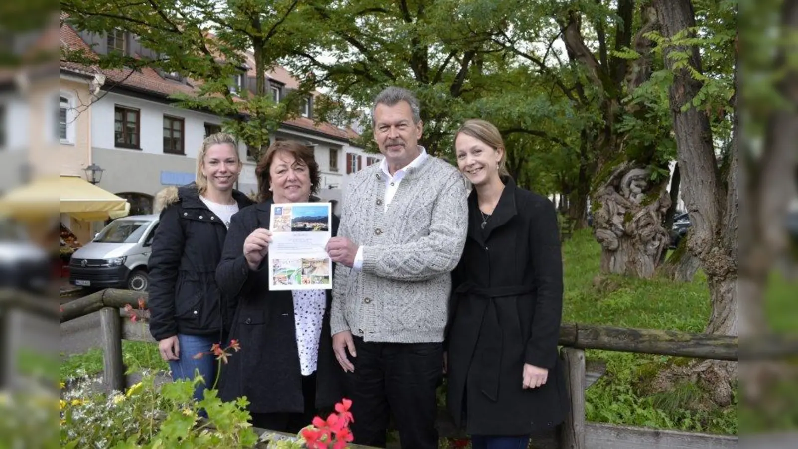 Freuen sich auf ein gemeinsames Wellness-Wochenende: Das Ehepaar Peter und Andrea Strobel mit den Töchtern Lisa (links) und Bettina (rechts). (Foto: mka)