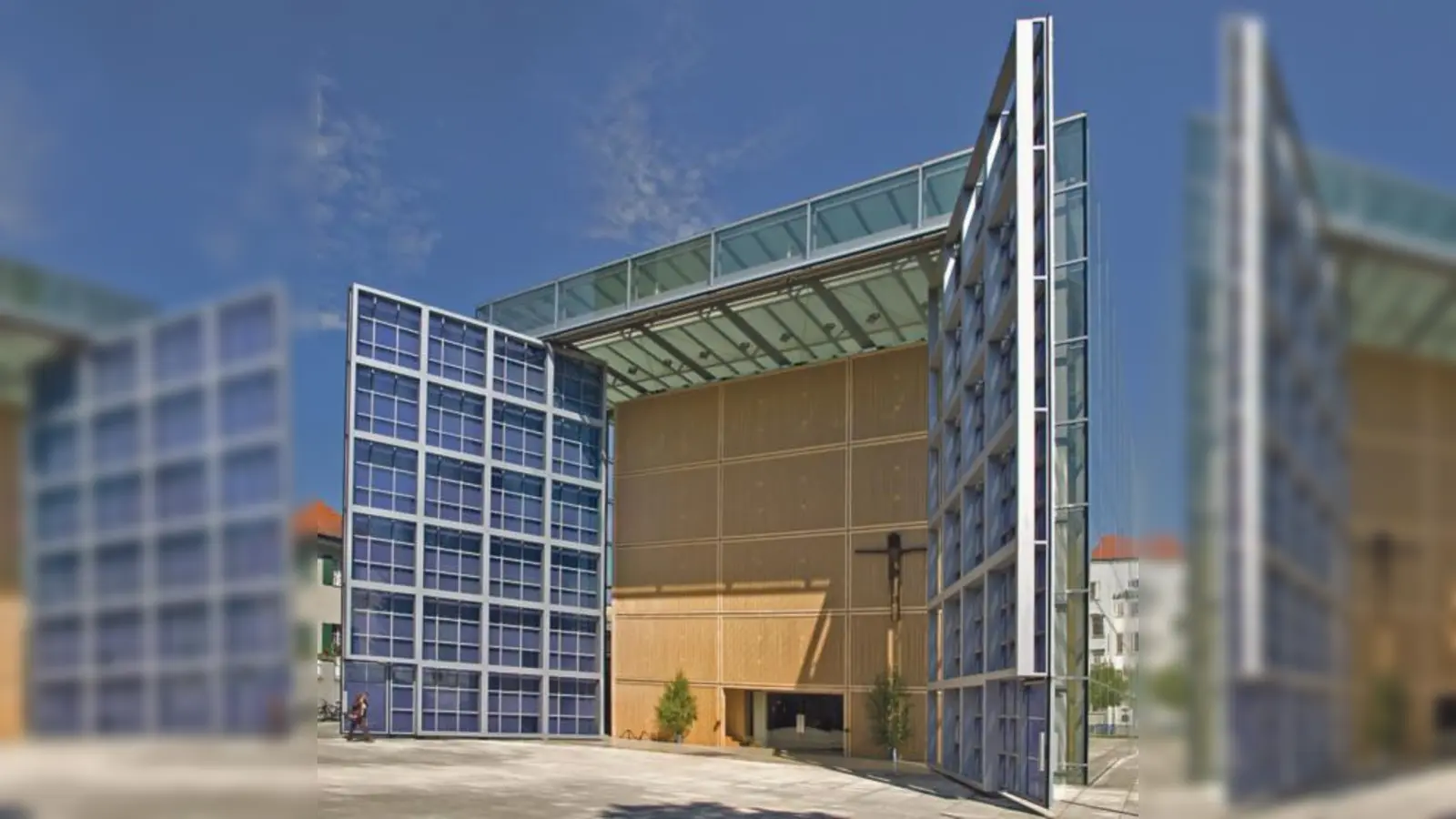 Die Herz-Jesu-Kirche in Neuhausen beeindruckt ihre Besucher mit lichtdurchfluteten Räumen.  (Foto: VA)