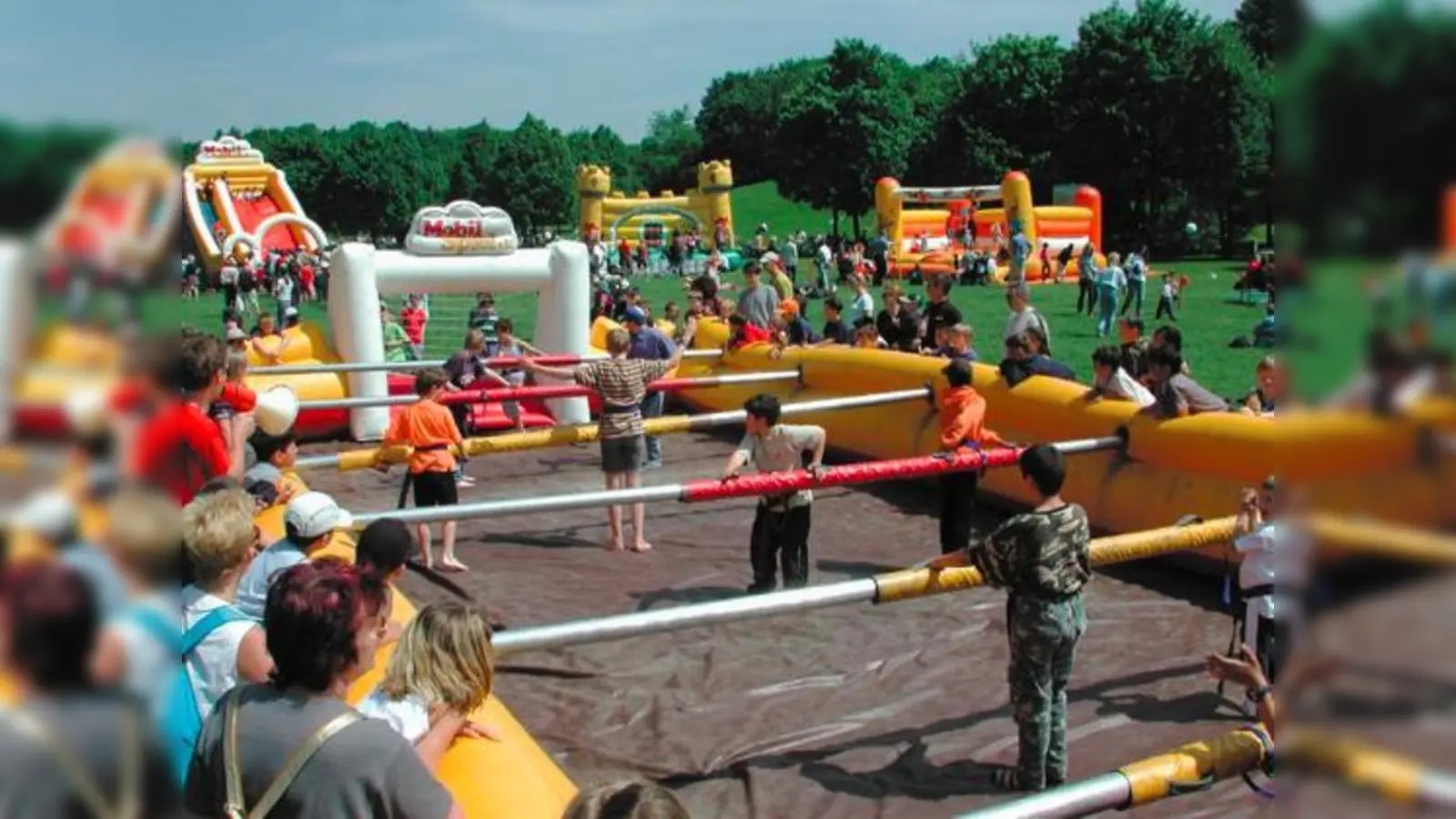 In Moosach findet ein Sommerfest, u. a. mit einem Menschenkicker, für die ganze Famile statt.	 (Foto: VA)