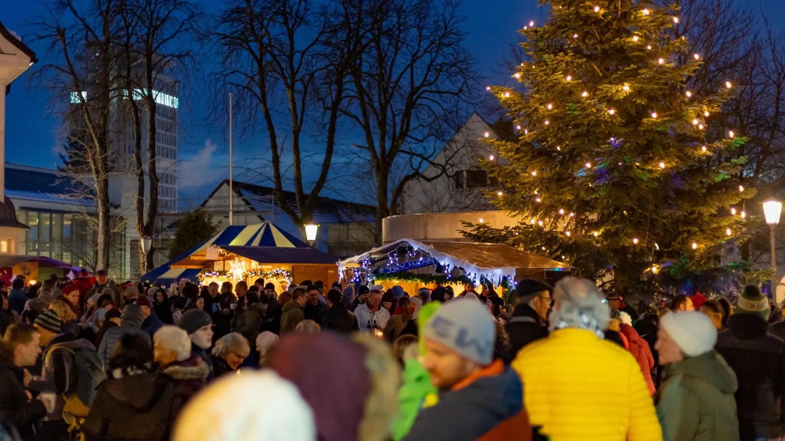 Klein, aber fein ist der Haarer Christkindlmarkt am Kirchenplatz. (Foto: Gemeinde Haar)