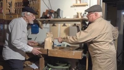 Das Bild stammt aus dem Making Of zum Film „Holzköpfe“ und zeigt Rudolf Egensperger und Fritz Sutor. (Foto: © Jonny Freifeld)