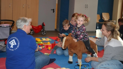 Der Kinderschutzbund freut sich über Helfer, vor allem im Bereich des Treffpunkt-Cafés in Eglharting wird Unterstützung gesucht. (Foto: Kinderschutzbund Ebersberg)