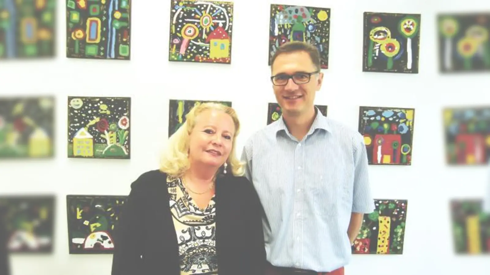 Die stellvertretende Leiterin der Regina-Ullmann-Grundschule, Iris Lonsdorfer, und Rektor Norbert Rinck sind zufrieden mit dem Umbau.	 (Foto: hgb)