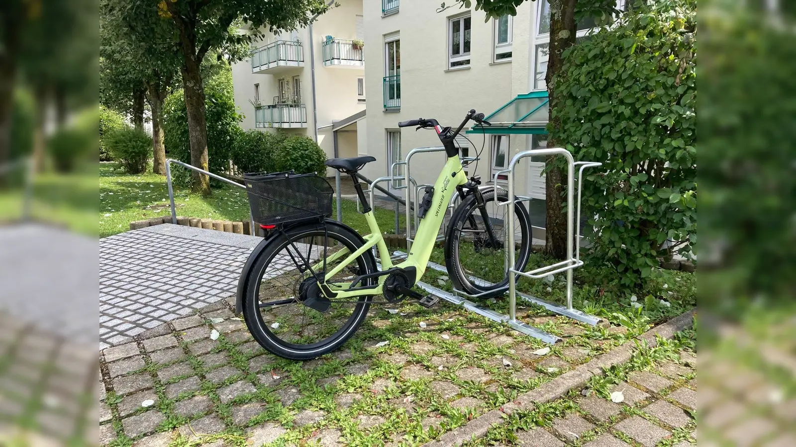 In der Wohnanlage am Otto-Mair-Ring hat die Marktgemeinde neue Fahrradabstellanlagen installieren lassen. (Foto: Gemeinde Holzkirchen)