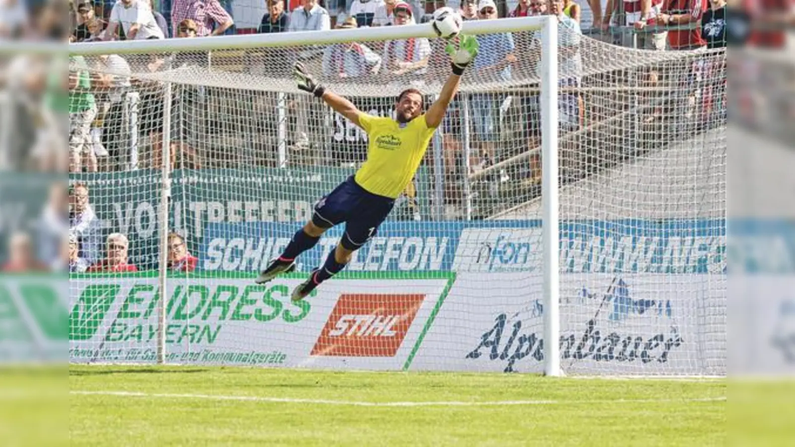 Haching-Keeper Stefan Marinovic hielt seinen Kasten gegen 1860 II sauber. Die Offensive hatte jedoch ungewohnte Ladehemmung.	 (Foto: Christian Riedel)
