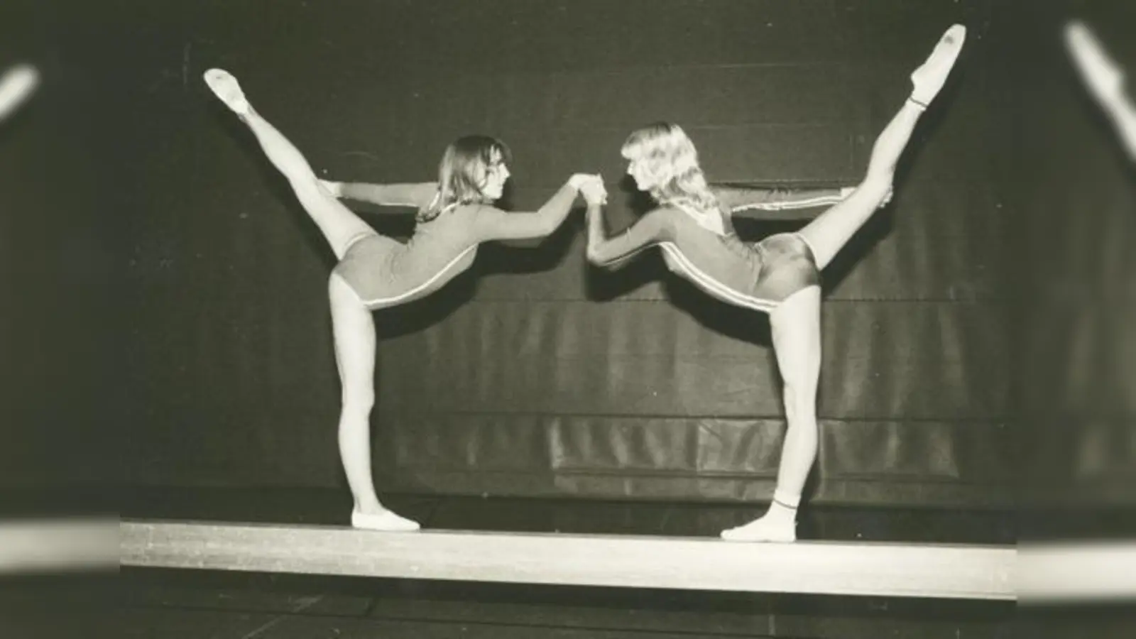 Nicht das Gleichgewicht verlieren. Das Bild zeigt Turnen am Balken aus dem Jahr 1975.	 (Foto: Turngau München)