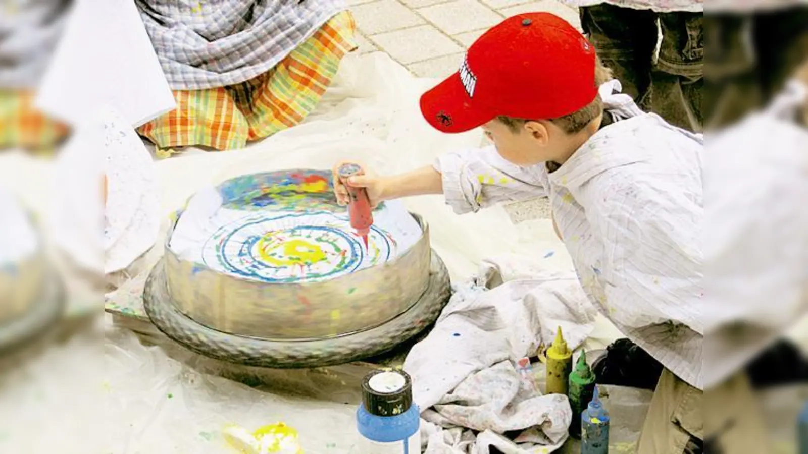 Experimentieren im Schulhof  das machte jedem Schüler Spaß.	 (Foto: VA)