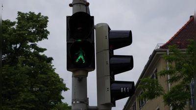 Für viele Schüler ist die Grün-Zeit an der Kreuzung Bavariaring / Schwanthalerstraße zu kurz, daher fordern Eltern der nahegelegenen Grundschule eine Verlängerung der Grün-Phase. (Foto: Beatrix Köber)