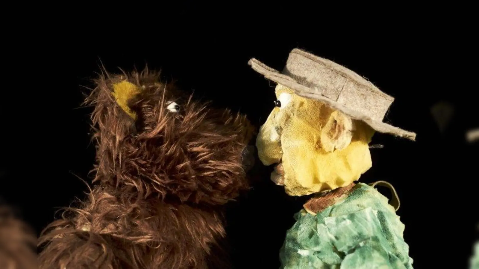 Das Figurentheater Pantaleon zeigt am Mittwoch um 10 Uhr „Riese, Bär und eine Brücke”. (Foto: Dominik Alves)