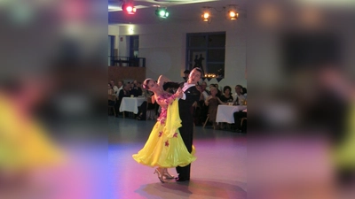 Auf dem 22. Herbstball zeigen die Tänzer ihr wahres Können. (Foto: TSA/ TSV Unterpfafffenhofen-Germering)