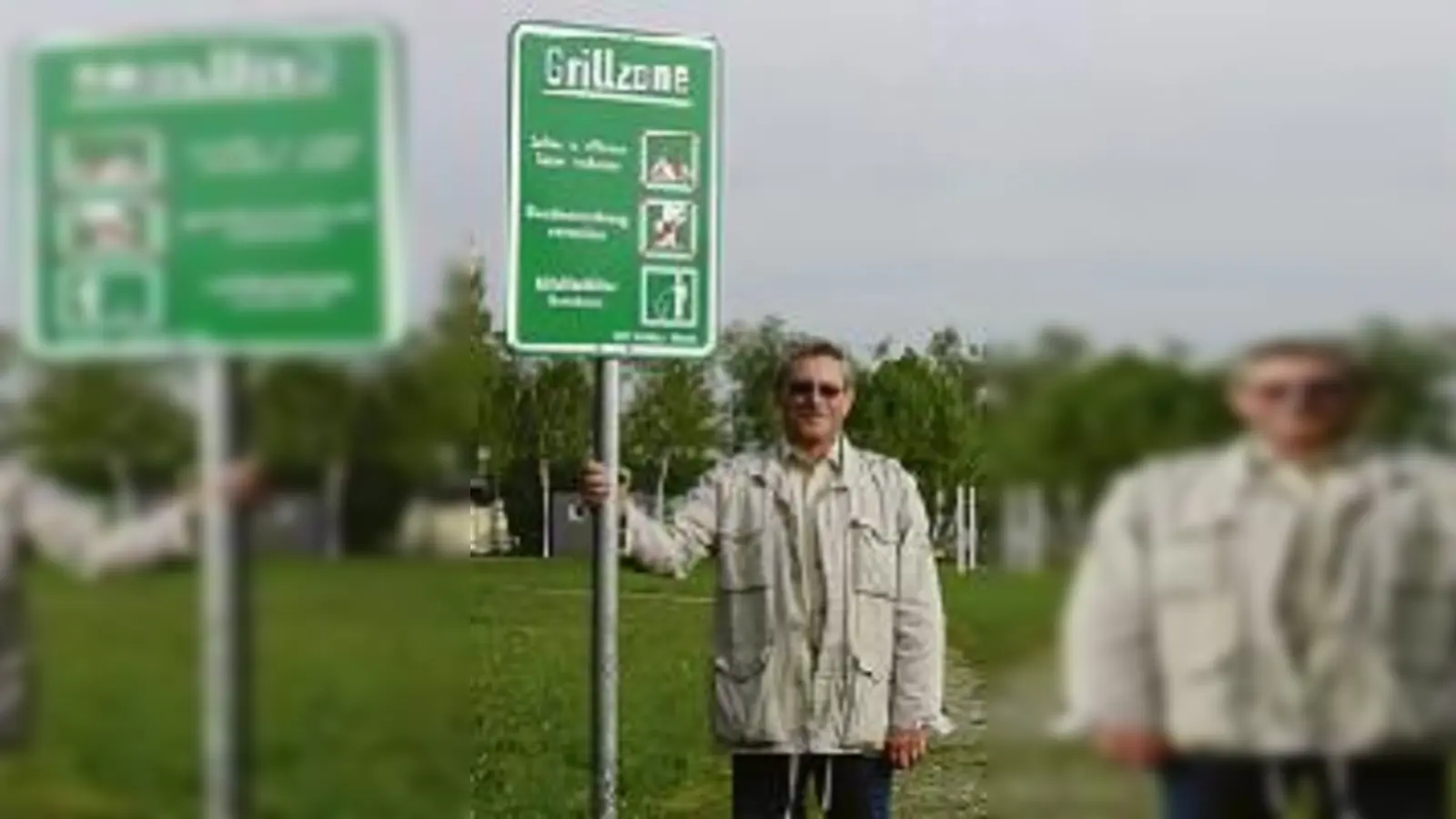 Schilder sagen mehr als 1000 Worte: Die Grillzone am Garchinger See ist gekennzeichnet.  (Foto: VA)