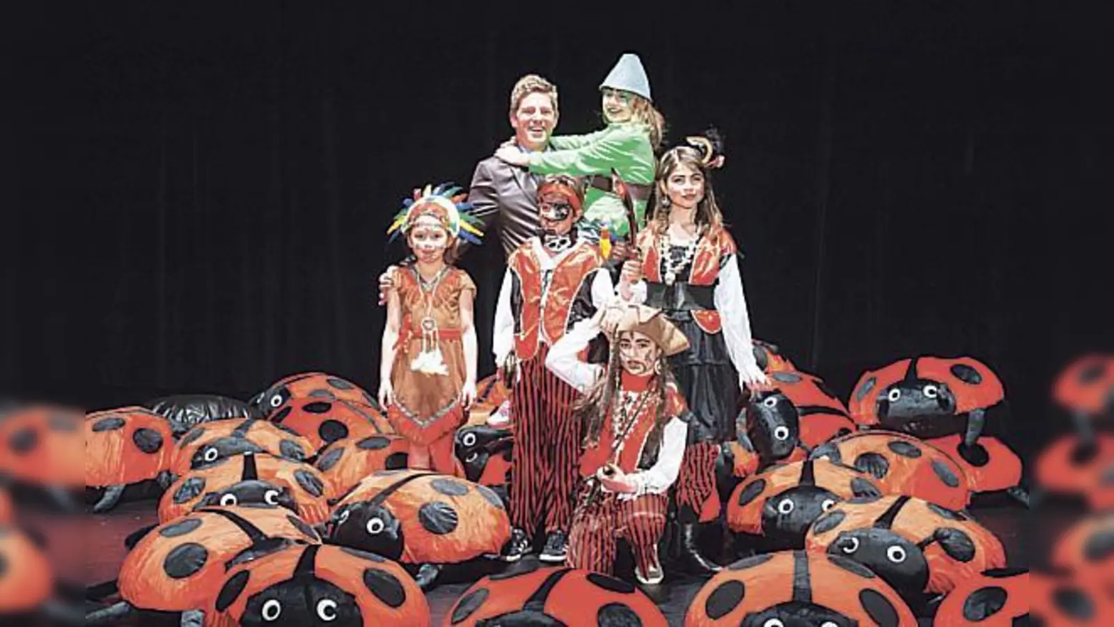 144 Taufkirchner Kinder aus verschiedenen Schulen sind im »Musical-Fieber«. Sie schauspielern, singen und spielen »Peter Pan«.	 (Foto: Roland Altmann)