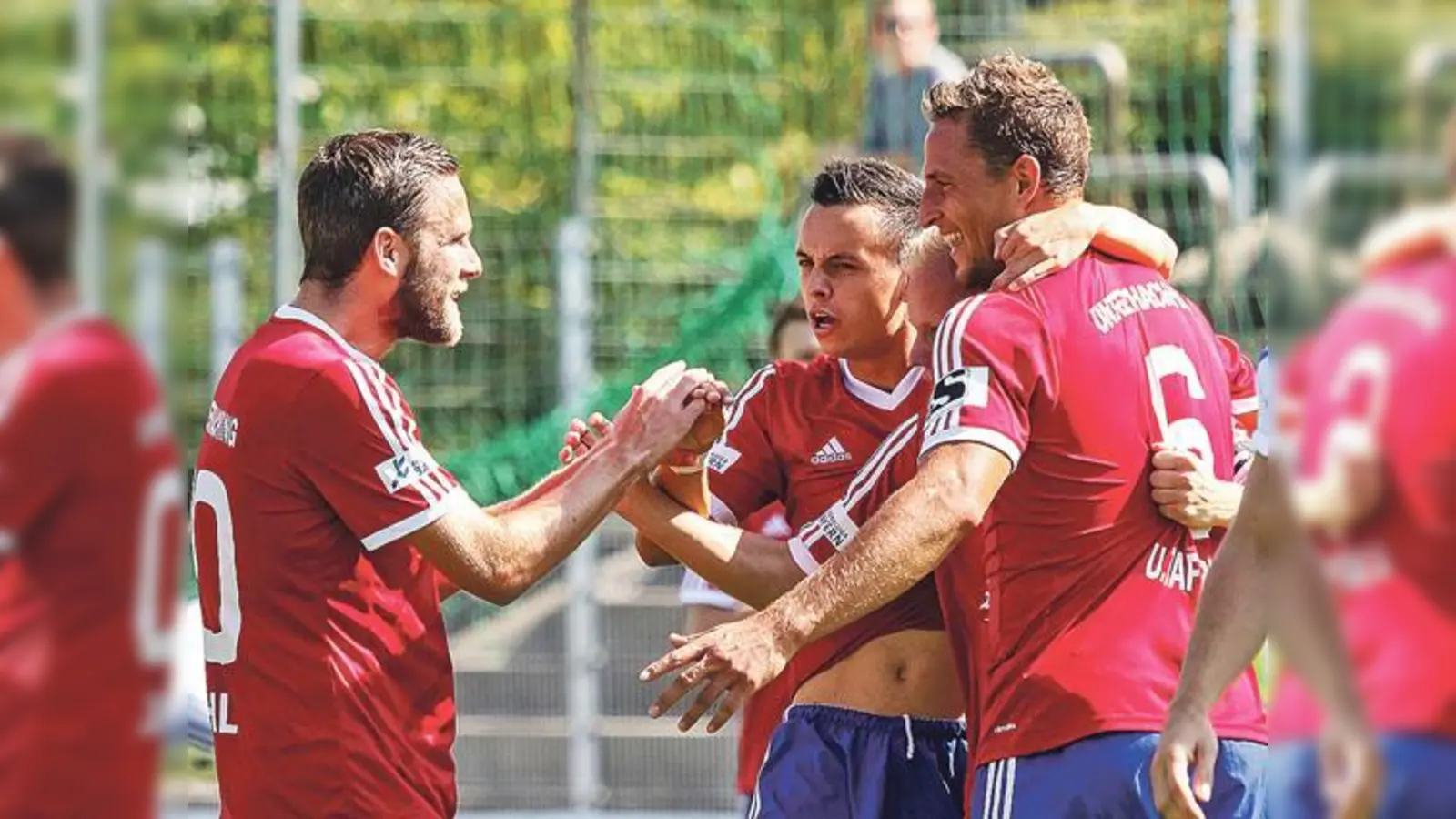 Dominik Stahl (li.) war nach seiner Verletzungspause in Chemnitz wieder im Kader. Auch er hätte gerne einen Dreier bejubelt. Jetzt ist Geduld gefragt.  	 (Foto: Christian Riedel)