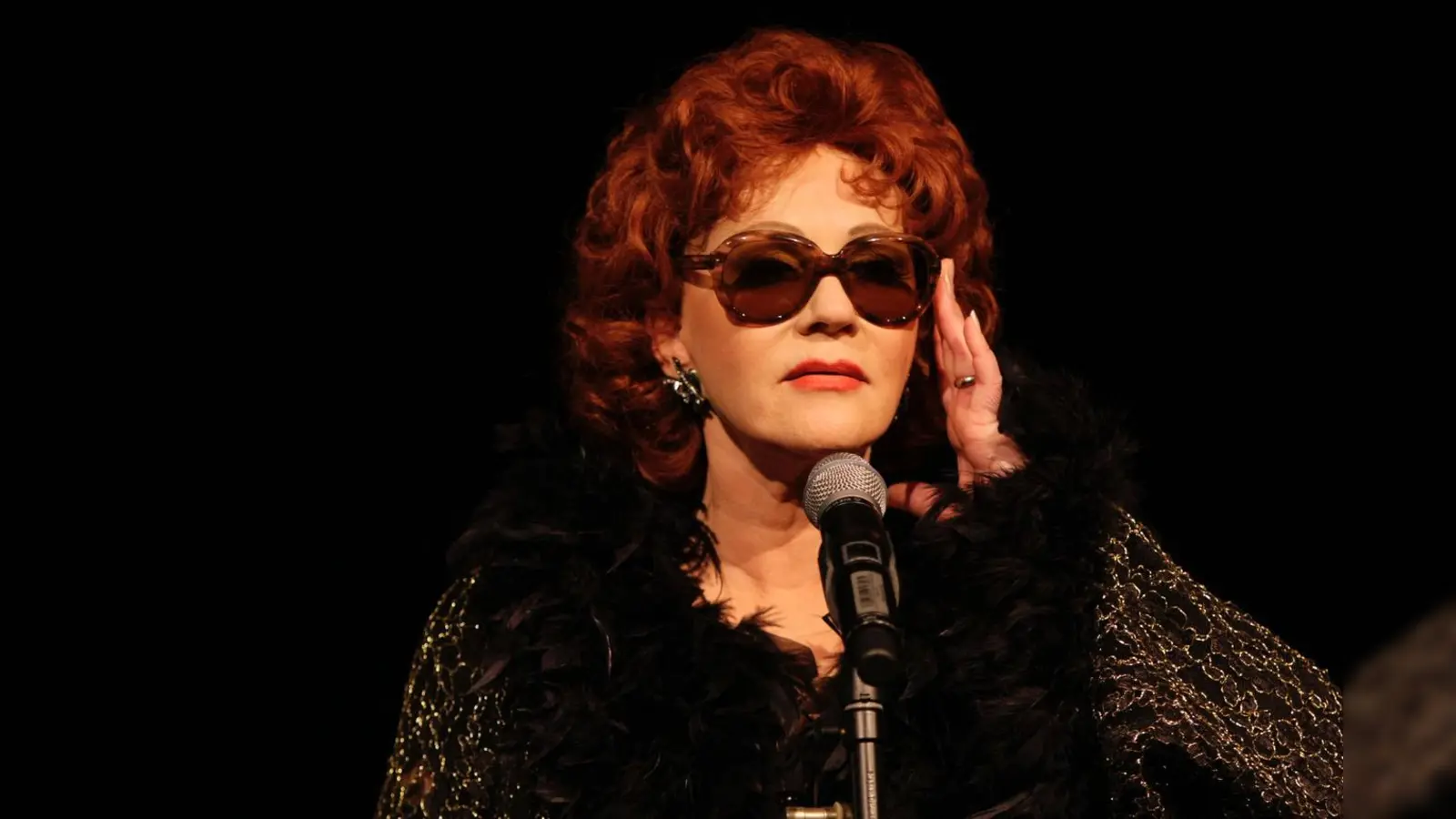 Karin Pagmár, Sängerin und Schauspielerin, präsentiert ihre neue Produktion „Nach mir ist man süchtig” über die legendäre Sängerin Zarah Leander.  (Foto: Pagmár)