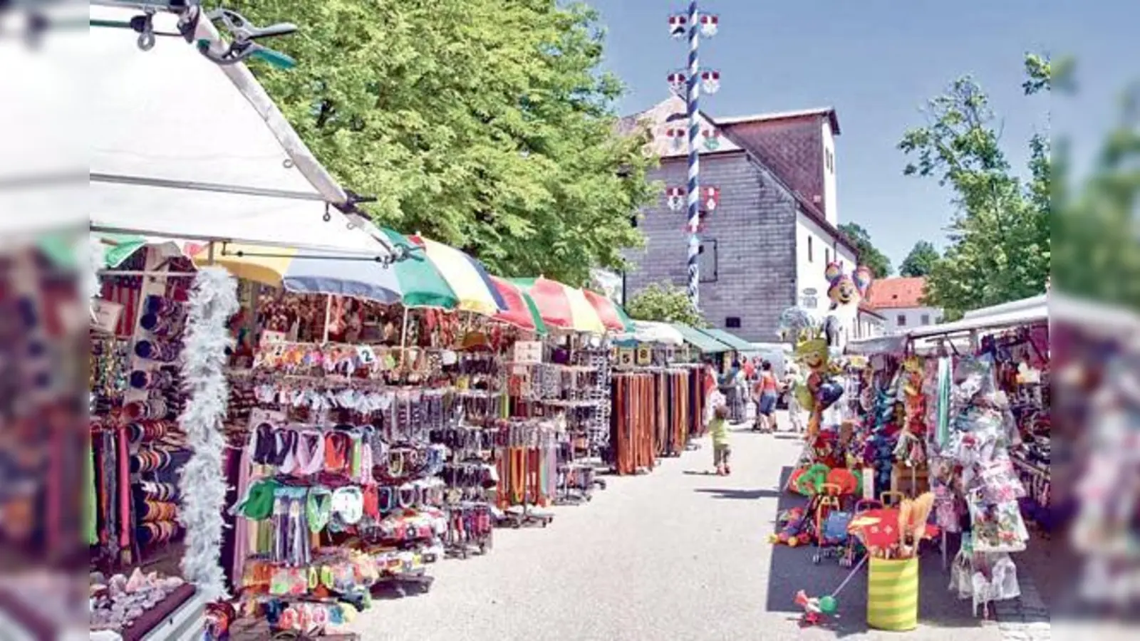 Musik und einkaufen beim Adlberger Markt. 	 (Foto: Bauer)