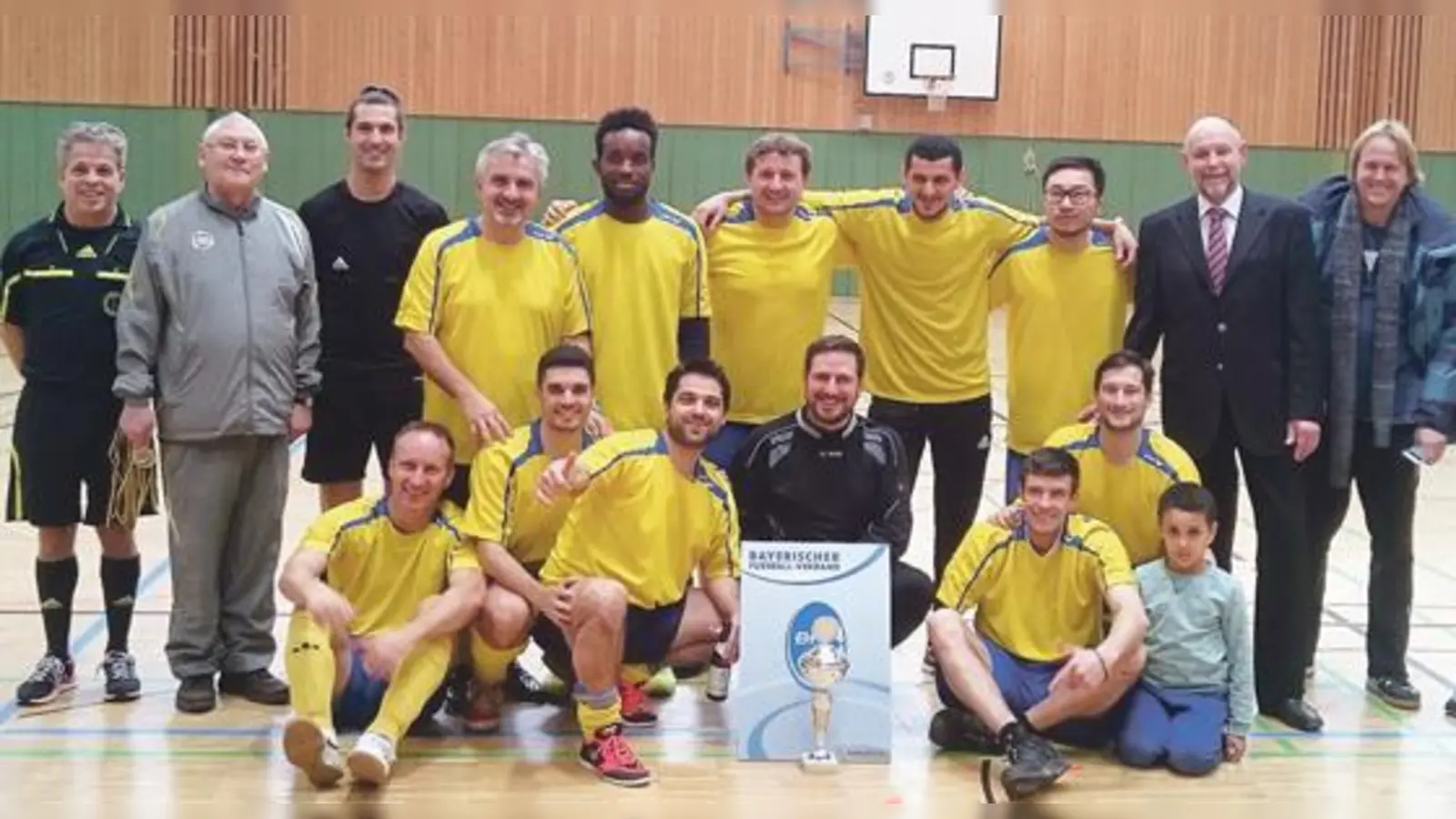 Stolze Sieger: Die SG Siemens Ost-Infineon hatte zwölf Punkte geholt und auch im direkten Vergleich gegenüber BSG Amazon die Oberhand behalten.	 (Foto: BFV)