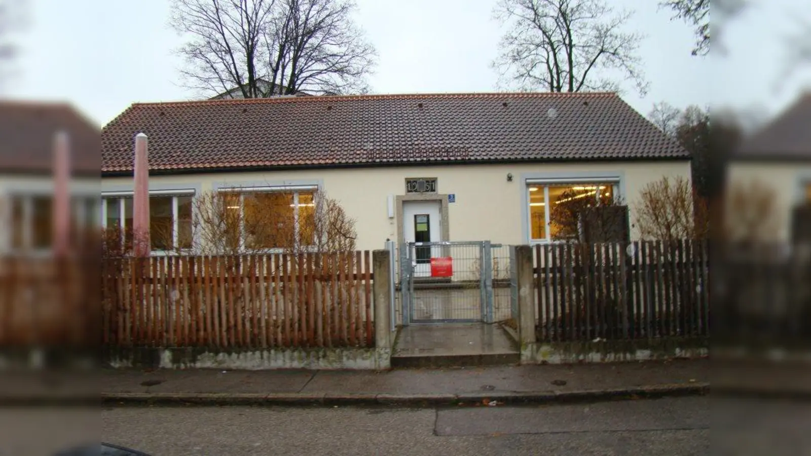 Das Gebäude aus den 50er Jahren ist von Schimmel befallen. (Foto: pst)