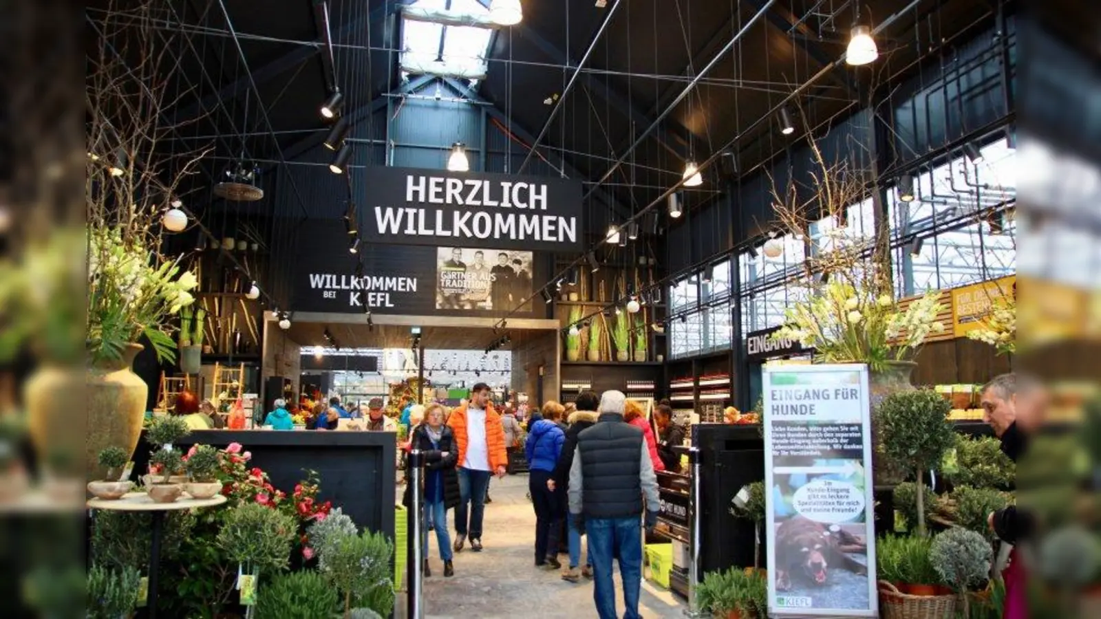 Das neue Kiefl-Gartencenter hat 4.500 Quadratmeter Verkaufsfläche. Auch das Restaurant hat deutlich mehr Platz als bisher. (Foto: us)