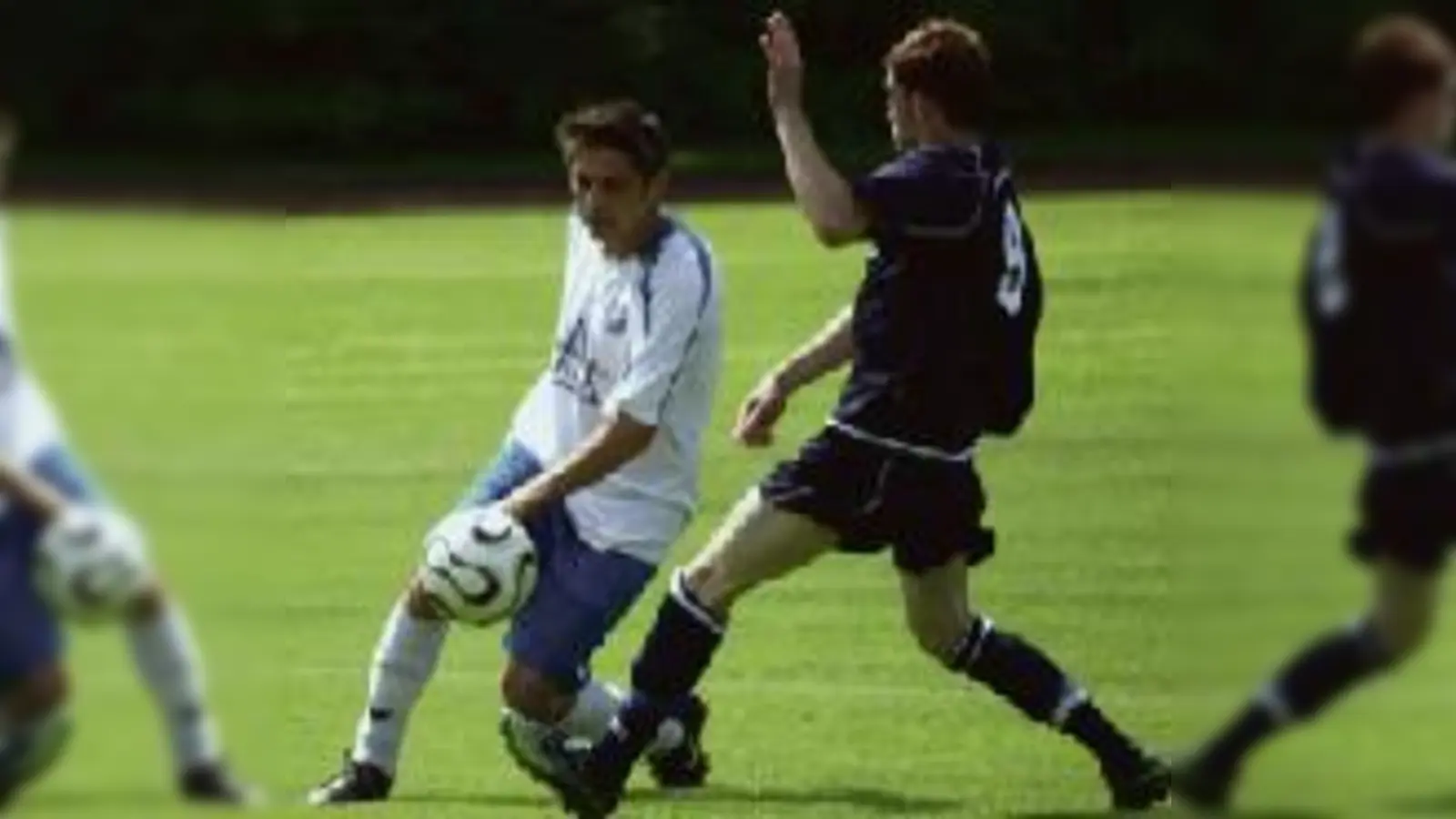 Mannschaftskapitän Christoph Kagerer (li.) zeigte eine solide Abwehrleistung.	 (Foto: Verein)