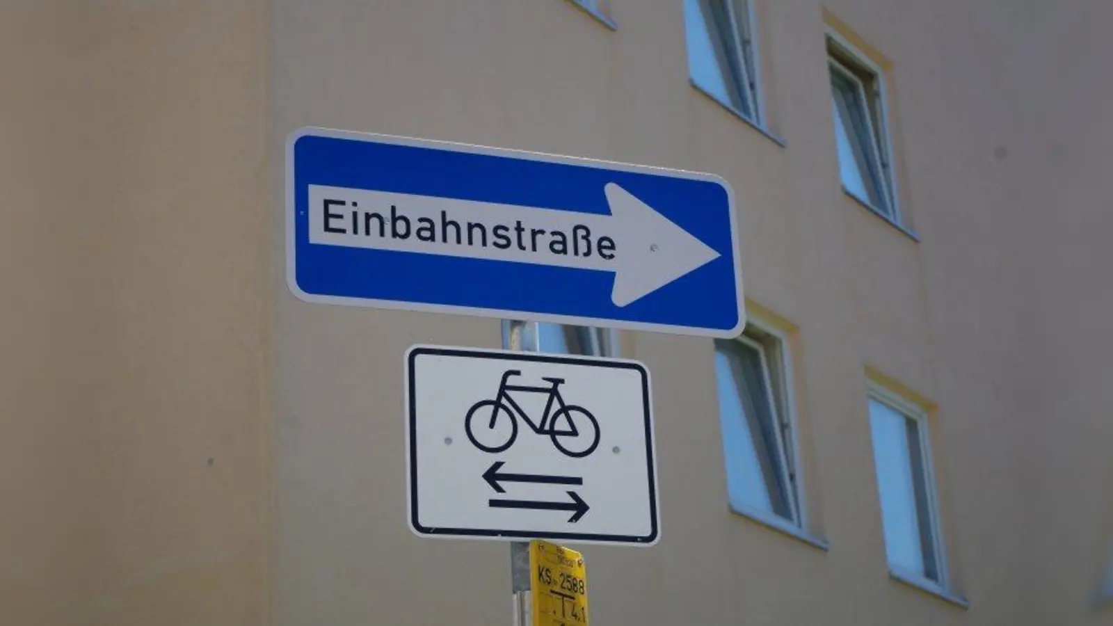 Anwohner fordern, dass die Von-der-Pfordten-Straße eine Einbahnstraße werden soll. (Foto: BK)