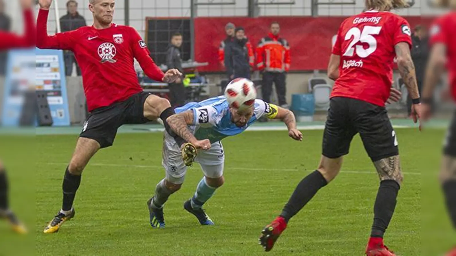 Beim Ausgleichstreffer: Sascha Mölders.  (Foto: Anne Wild)