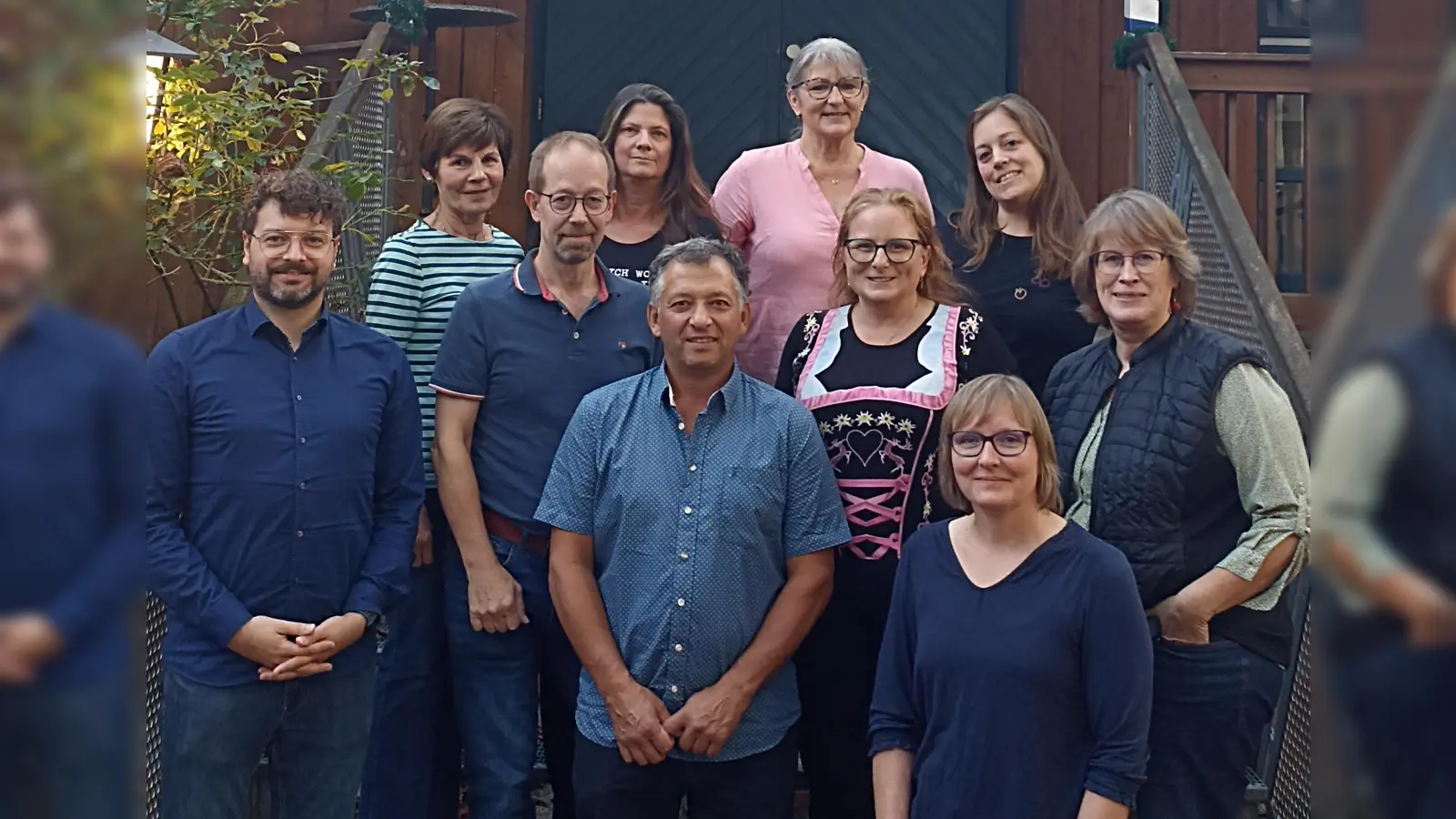 Marcel Pfister, Marlene Traunfelder, Bernhard Fest, Ingrid Moosreiner, Franz Graßl, Hermine Eichner, Katja Graßl, Sophie Rudolph, Jana Huber und Ute Mowitz-Rudolph leiten die Geschicke des Schützenvereins. (Foto:  Schützenverein Almenrausch und Edelweiß Pellheim)
