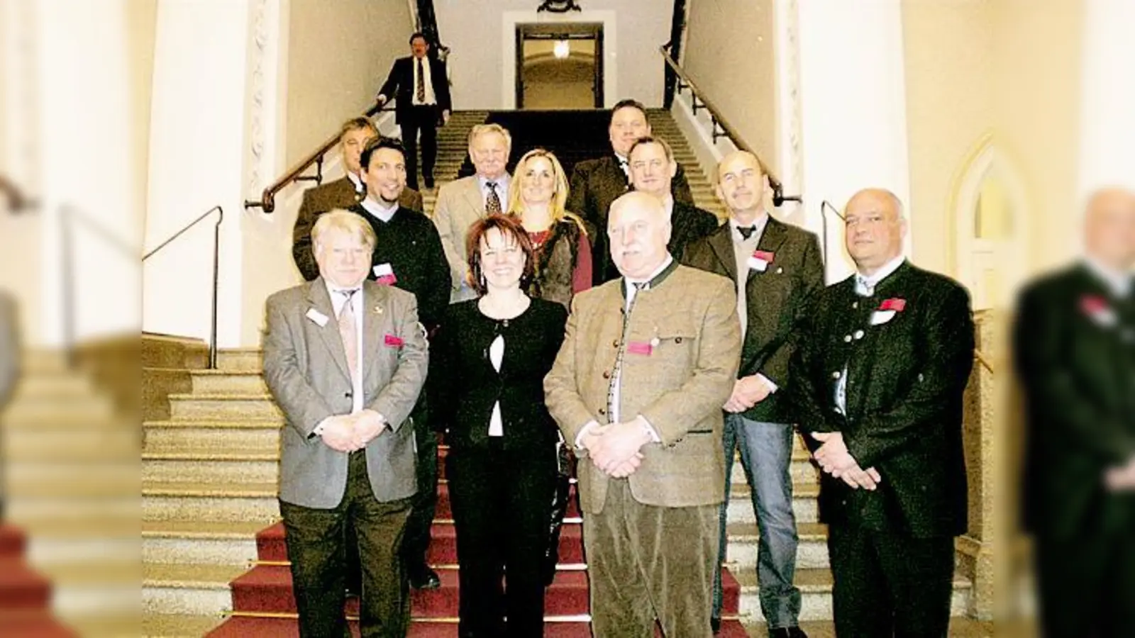 Diana Stachowitz und Manfred Zehle (1. Reihe, Mitte) mit den Münchner Schaustellern.	 (Foto: Privat)
