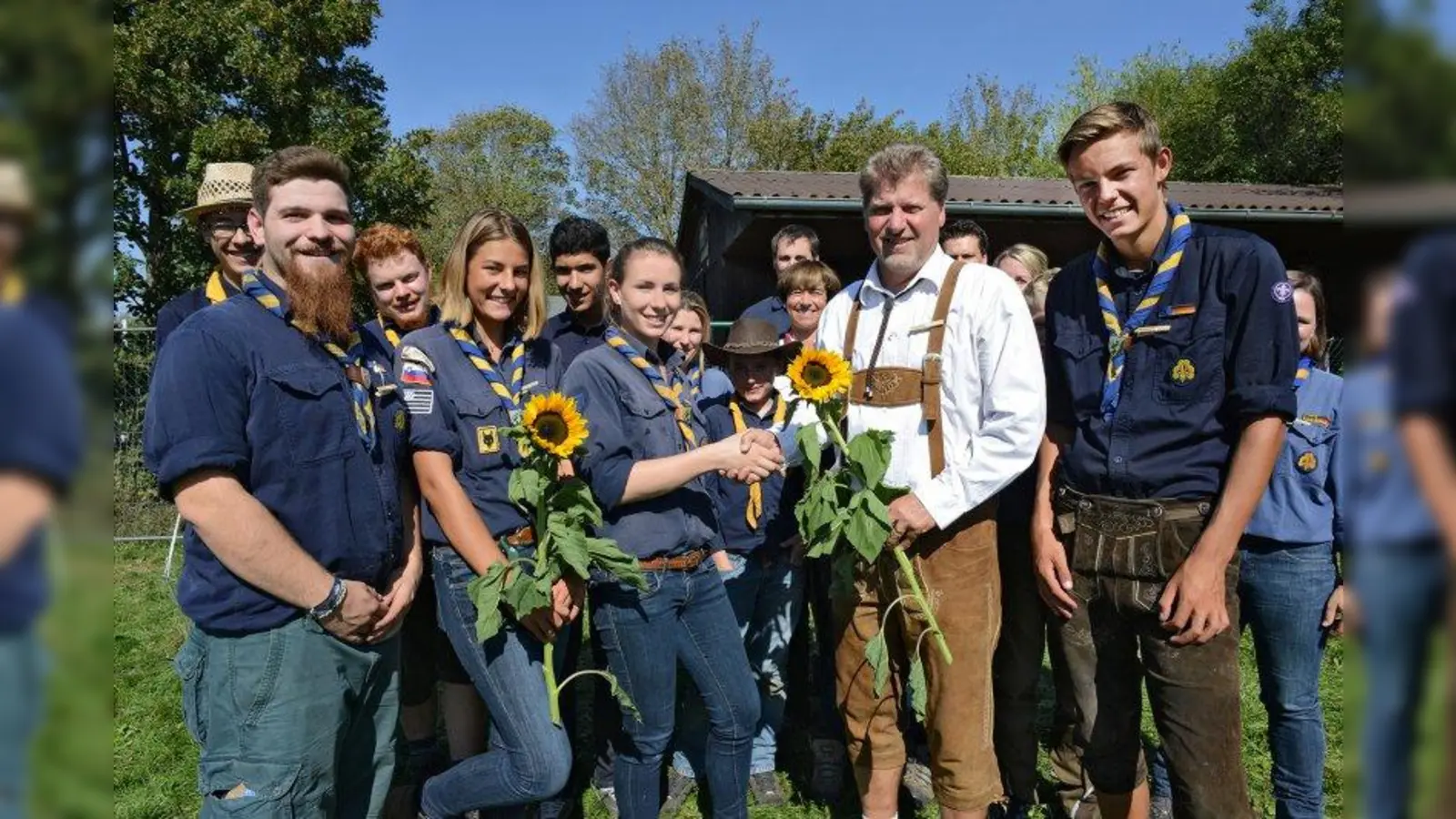 Stammesführer Matthias Märkl, Meutenführerin Annika Gauer, Kassenwart Lena Erdmann, 1. Bürgermeister Harald Zipfel, stv. Stammesführer Fabian Gauer (von links) sind stolz auf das 40-jährige Bestehen der Pfadfinder. (Foto: Gem)