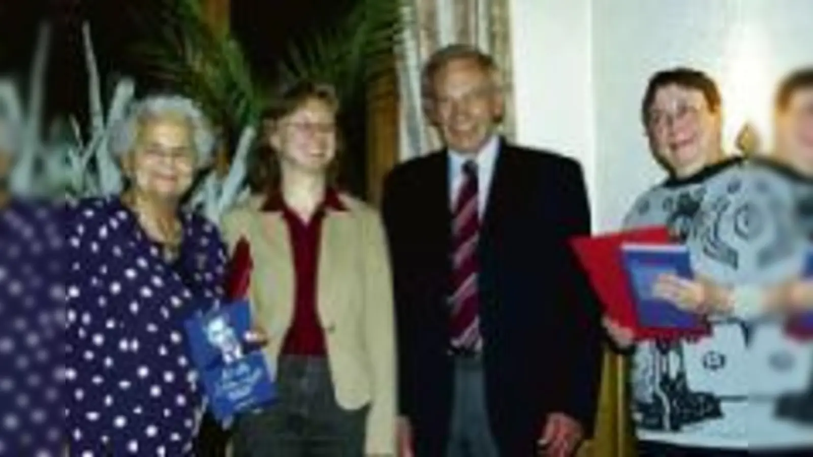 Die Jubilarinnen v. l. n. r. mit Alt-OB Georg  (Foto: Berta Raab, Bettina Messinger und Ina Philipps.)