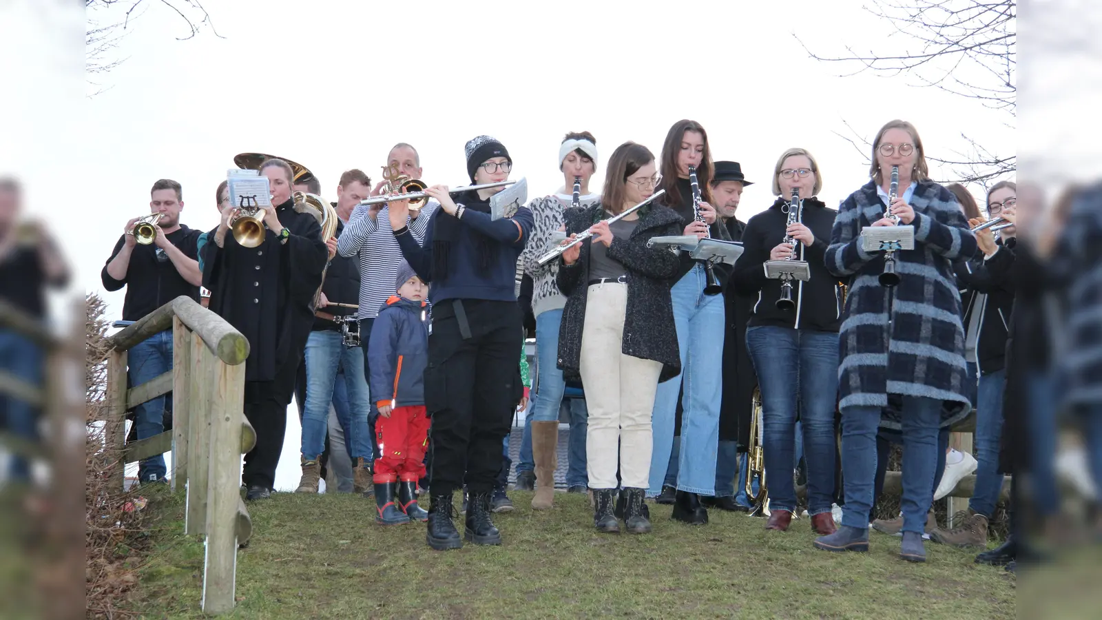 Die Geltinger Musikkapelle und die Nachwuchsmusi spielen an Silvester an vielen verschiedenen Standorten auf. (Foto: Gerog Rittler)